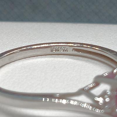 LOT 104: White Gold Ring with Pink Heart Gem, 10K SR: Sz 7: Tw 2.24gr