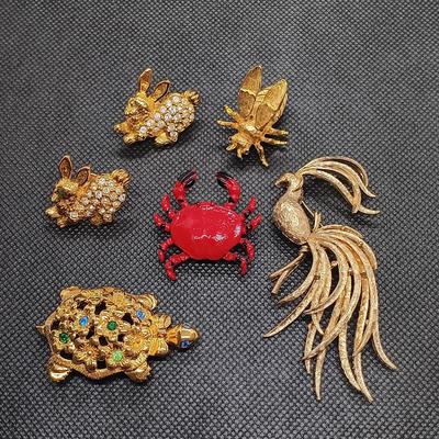 LOT 107: Set of 6 Vintage Animal Brooches in Gold-Tone and Enamel