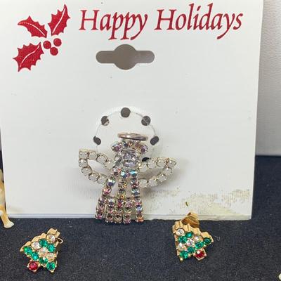 LOT:113: Fun Christmas Collectonof Pins Clip-on Earings, Pins and Vintage Mini Plastic Santas and Reindeer