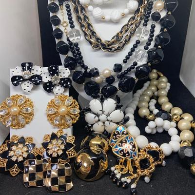 LOT:115: Vintage Black and Gold Fashon Jewelry - Clip-on Earrings, Pins and Necklaces