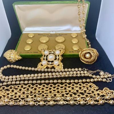 LOT 123: Vtg. Carotron Historical Blazer Buttons 24k Plated, Scarf Pins & More