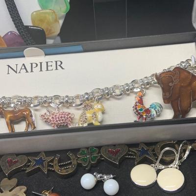 LOT:124: Country Jewelry Collection Featuring Napier 7