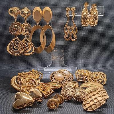 LOT 136: A Vintage Collection of 15 Sets of Gold-Tone Clip-Ons
