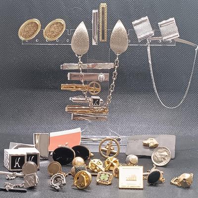 LOT 138: Large Collection of Vintage Tie Clips, Pins, Cuff Links & More