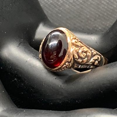 LOT 176: Vintage 14K Garnet Cabochon Ring, Tw 9g, Sz 9