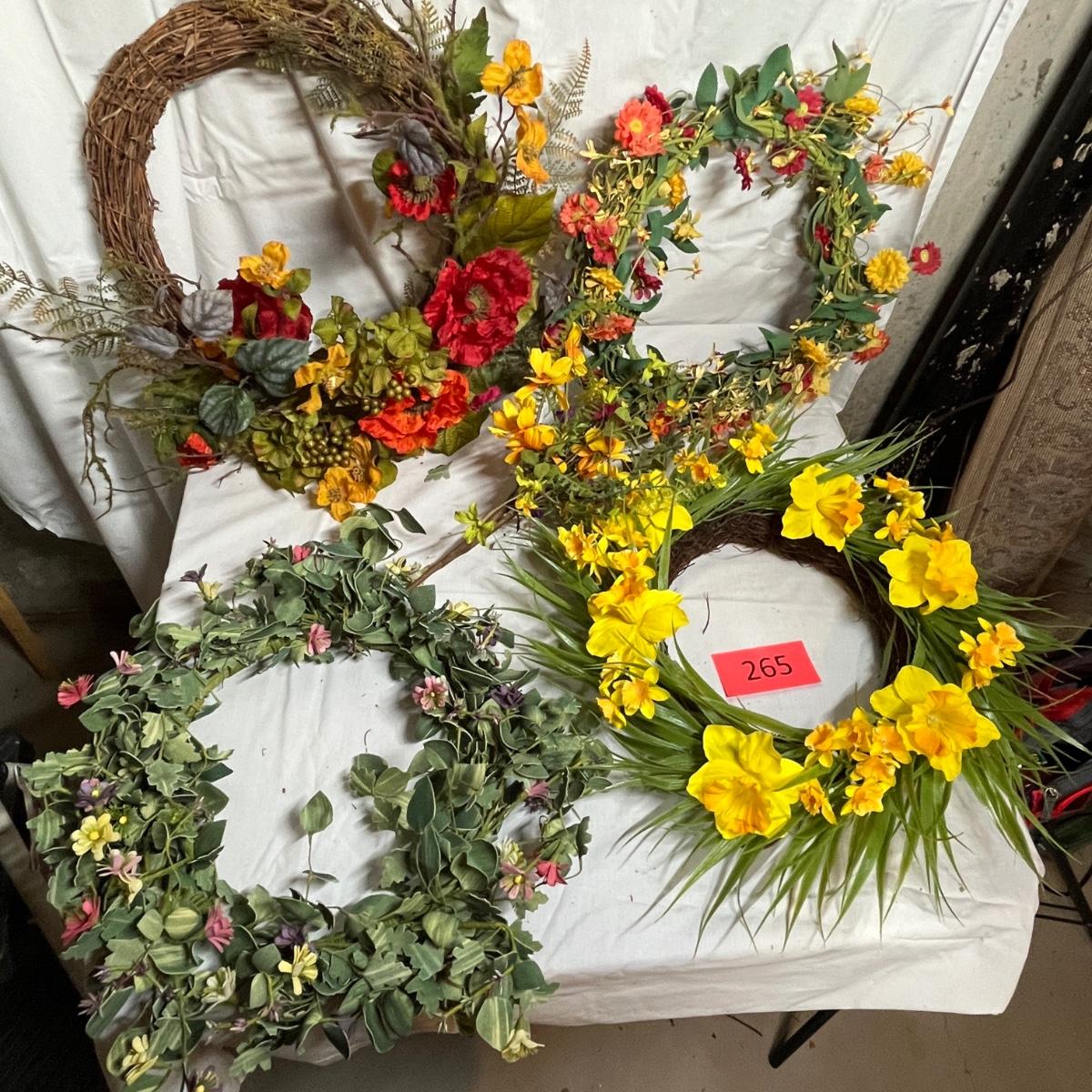 More wreaths | EstateSales.org