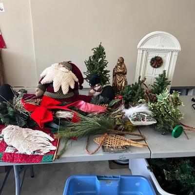 G278 Lot of Holiday Decor