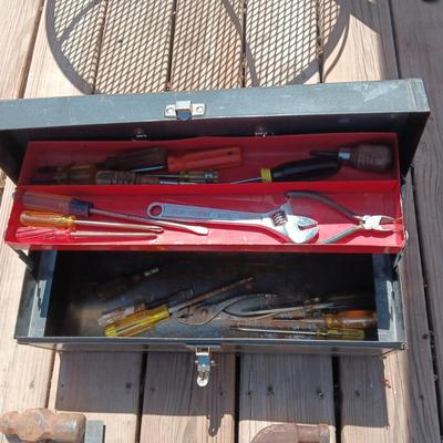 METAL TOOL BOX WITH SHELF AND VARIOUS HAND TOOLS