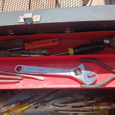 METAL TOOL BOX WITH SHELF AND VARIOUS HAND TOOLS