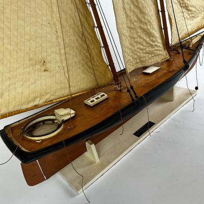 1137 Yacht America Vintage Sailboat Ship Model