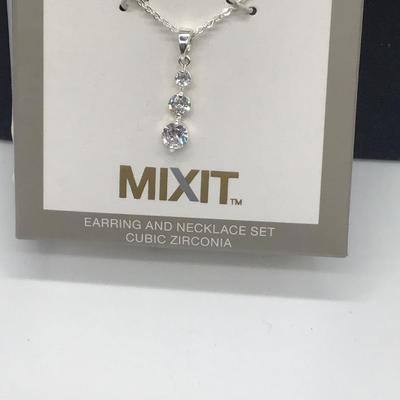 Mixit earrings and necklace set