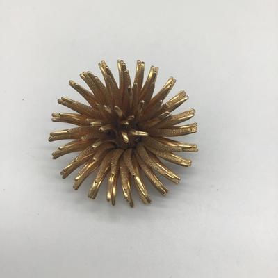 Gold flower pin