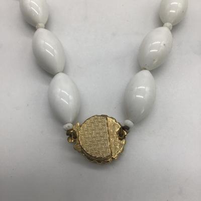 Vintage white necklace with bottlecap like pendant