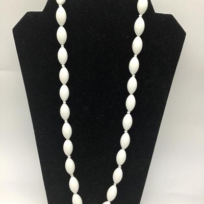 Vintage white necklace with bottlecap like pendant