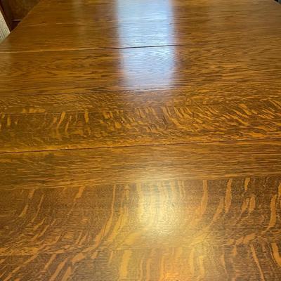 Antique Tiger Oak Table with Leaves and Four Chairs