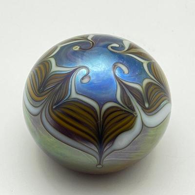 LOT 6K: Vintage 1975 Glass Paperweight 