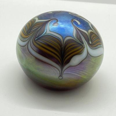 LOT 6K: Vintage 1975 Glass Paperweight 