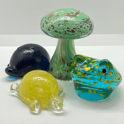 LOT 13K: Handblown Glass Paperweights - Mushroom, Frog & Turtles