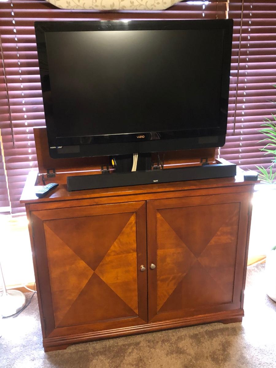 LOT 90L Vizio Flatscreen TV Model VW42L HDTV10A mounted to Touchstone