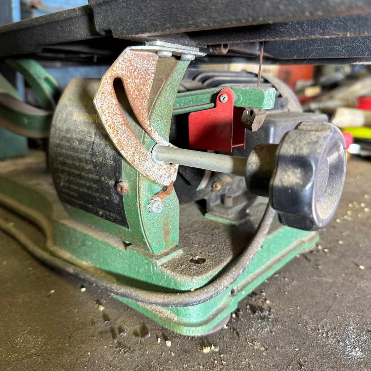 LOT 207G Grizzly Scroll Saw Model G 1060