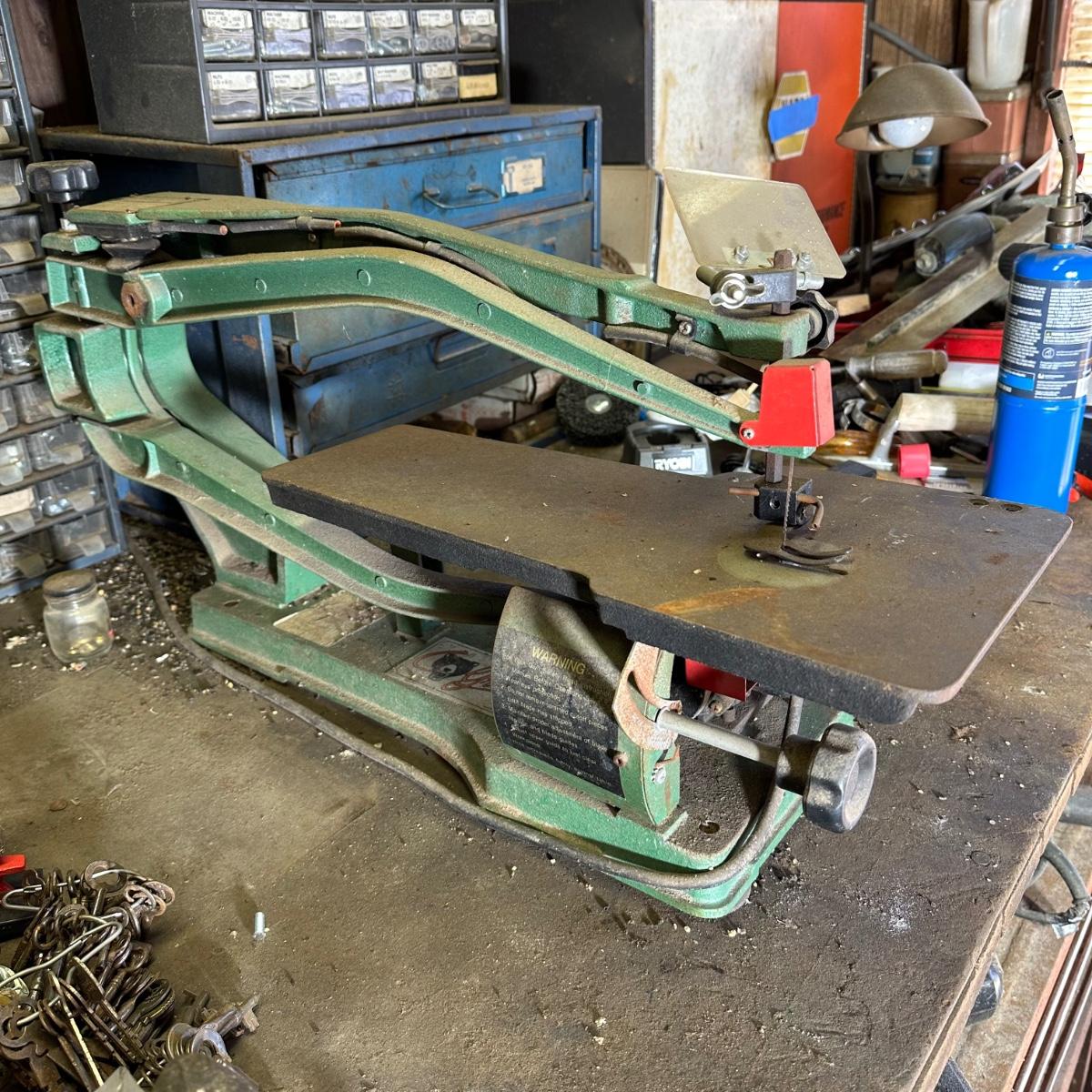 LOT 207G Grizzly Scroll Saw Model G 1060