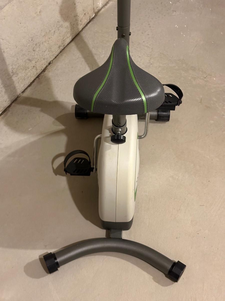 WESLO PURSUIT 350 EXERCISE BIKE AND JUMP ROPE EstateSales