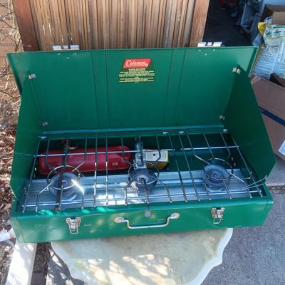 LIKE NEW COLEMAN DOUBLE BURNER PROPANE CAMPING STOVE