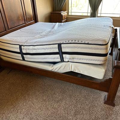 REVERIE QUEEN ADJUSTABLE BED W/MASSAGE, BEAUTYREST RECHARGE HYBRID MATTRESS AND WOODLEY'S STUNNING HEAD AND FOOTBOARDS