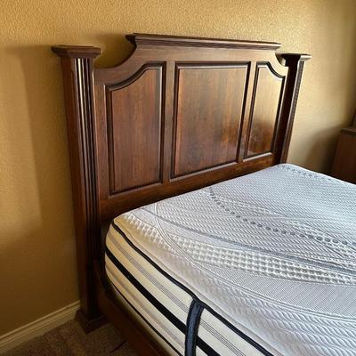 REVERIE QUEEN ADJUSTABLE BED W/MASSAGE, BEAUTYREST RECHARGE HYBRID MATTRESS AND WOODLEY'S STUNNING HEAD AND FOOTBOARDS