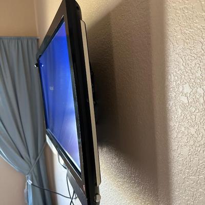 32â€ VIZIO LCD HDTV