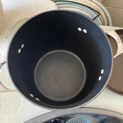 G284 Kitchenware Calphalon Stock Pot & Utensils