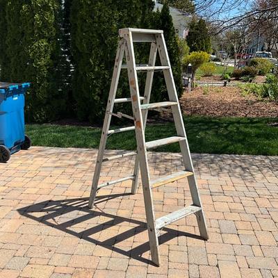 G334 Wooden Ladder 6'