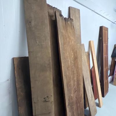 Miscellaneous Barn Wood Planks and Screen (G2-DZ)
