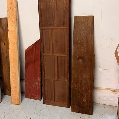 Miscellaneous Barn Wood Planks and Screen (G2-DZ)