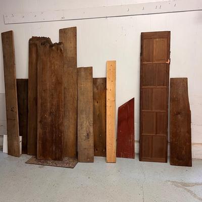 Miscellaneous Barn Wood Planks and Screen (G2-DZ)