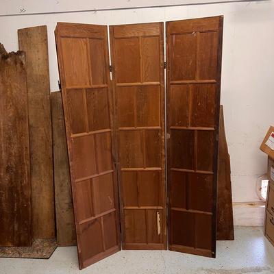 Miscellaneous Barn Wood Planks and Screen (G2-DZ)