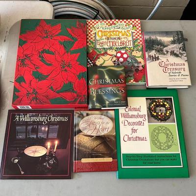 G342 Christmas Holiday Book Lot