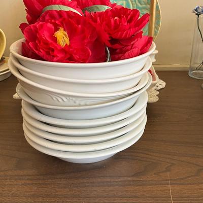 G346 Entertaining Lot with White Dishes
