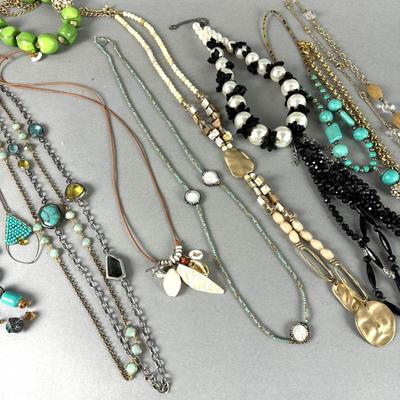 BB360 Lot of Various Costume Jewelry Necklaces