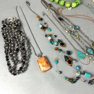 BB360 Lot of Various Costume Jewelry Necklaces