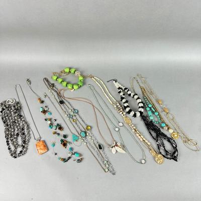 BB360 Lot of Various Costume Jewelry Necklaces