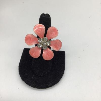 Adjustable light pink flower ring