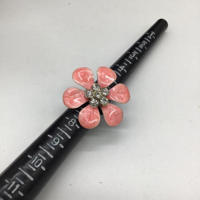Adjustable light pink flower ring