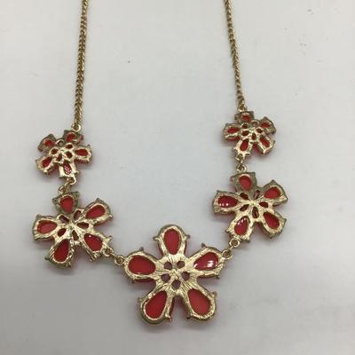 Pink flowers designed necklace