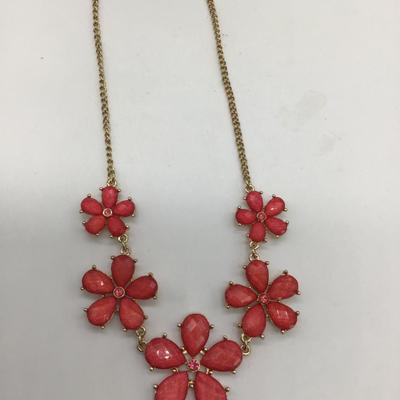 Pink flowers designed necklace