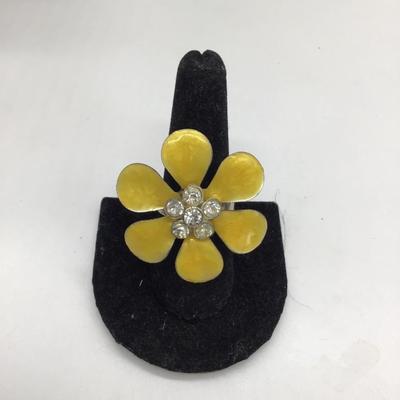 Adjustable yellow flower ring