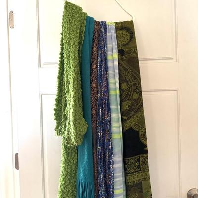 BB380 Lot of Women's Scarves