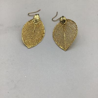 Dangle leaf earrings