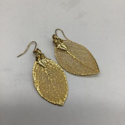 Dangle leaf earrings