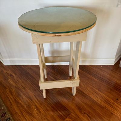 DR1337 Round Table with Glass Top